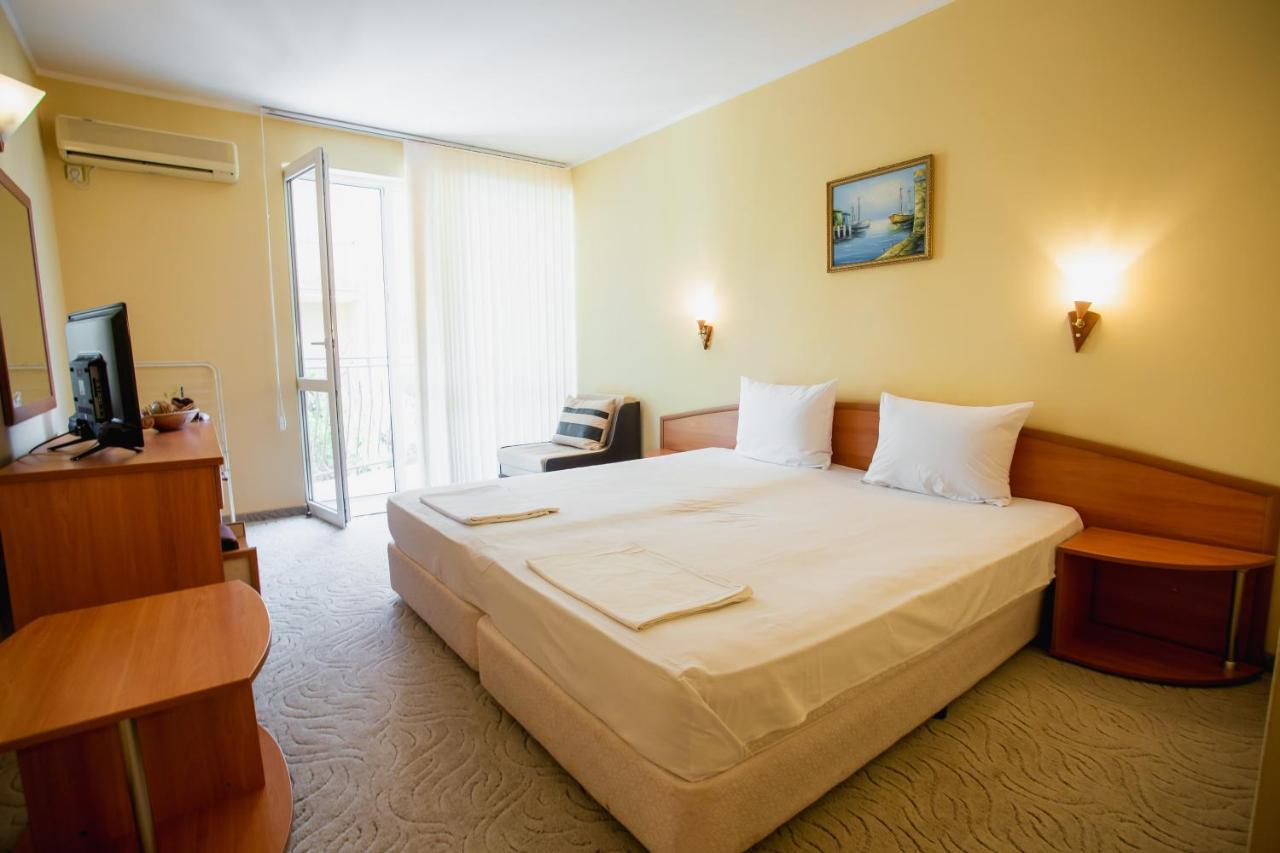 Hotel Dolphin Ravda Bagian luar foto