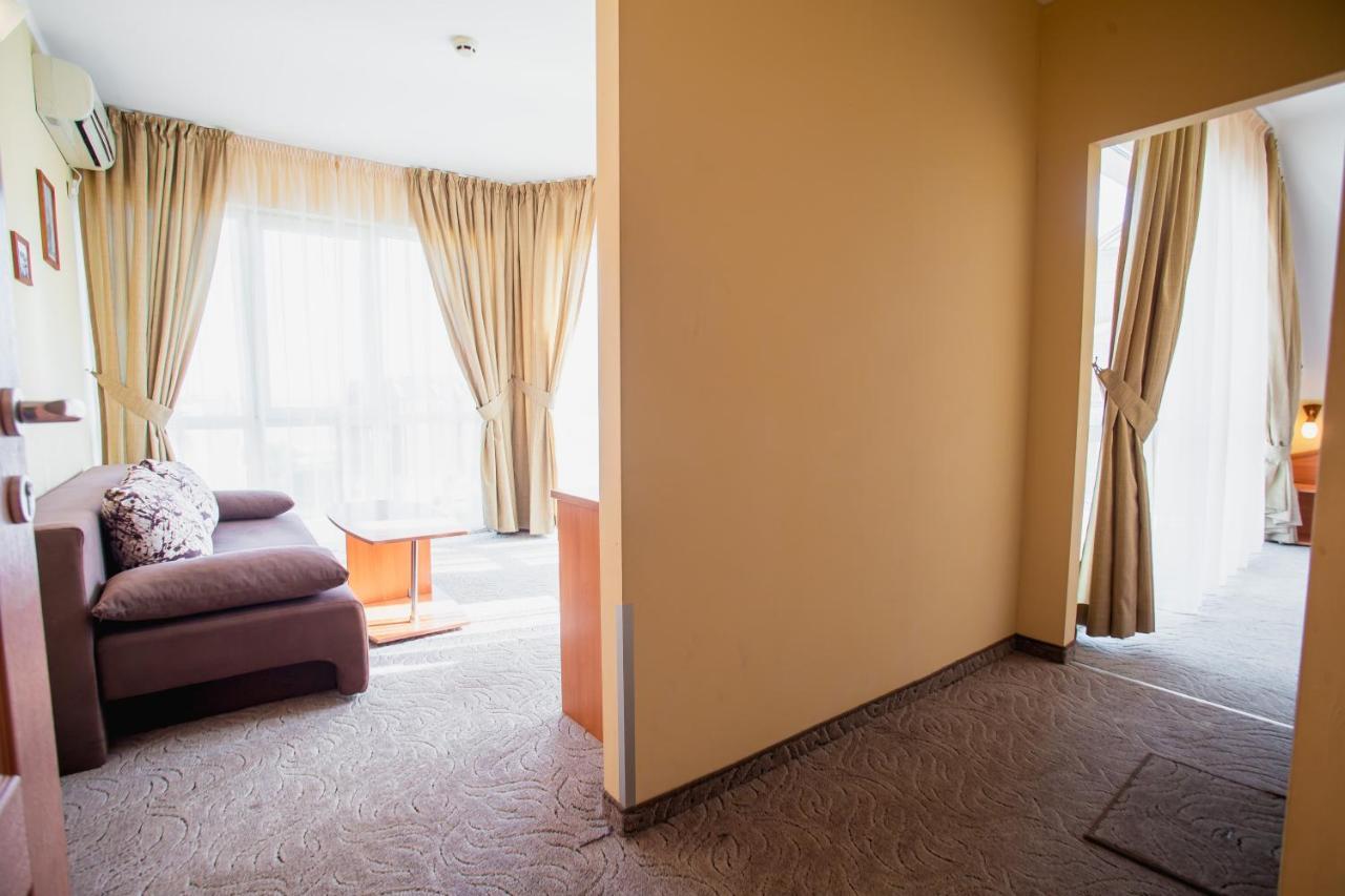 Hotel Dolphin Ravda Bagian luar foto