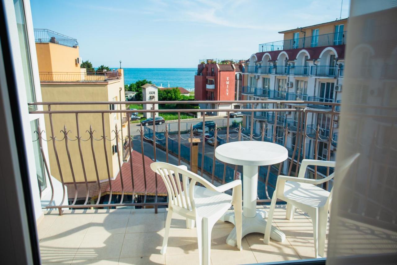 Hotel Dolphin Ravda Bagian luar foto