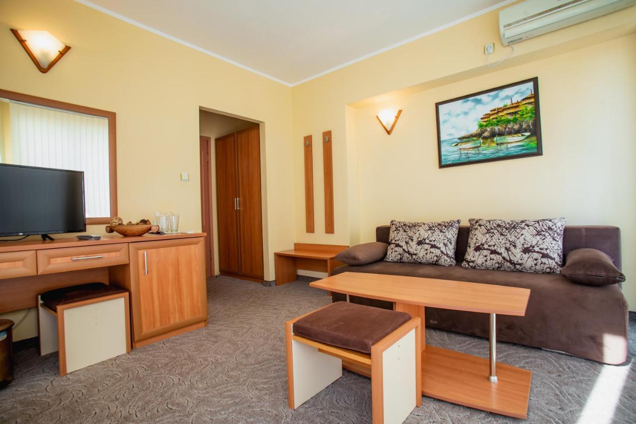 Hotel Dolphin Ravda Bagian luar foto