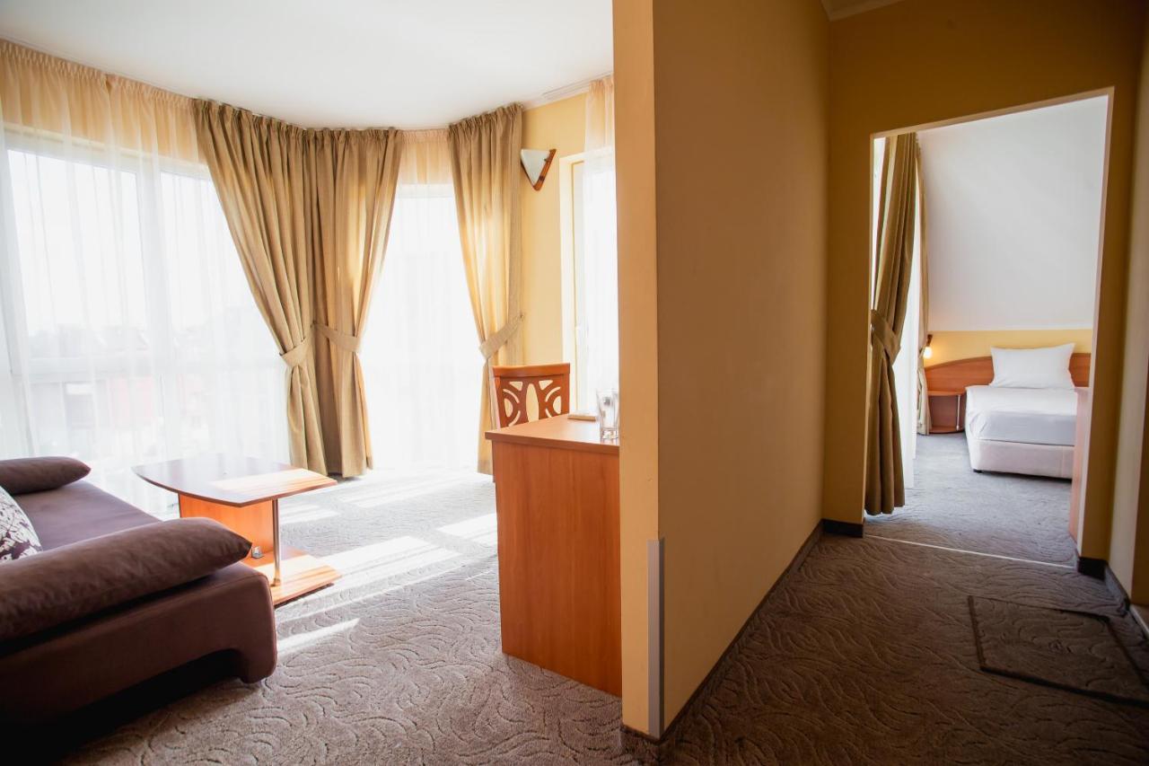 Hotel Dolphin Ravda Bagian luar foto