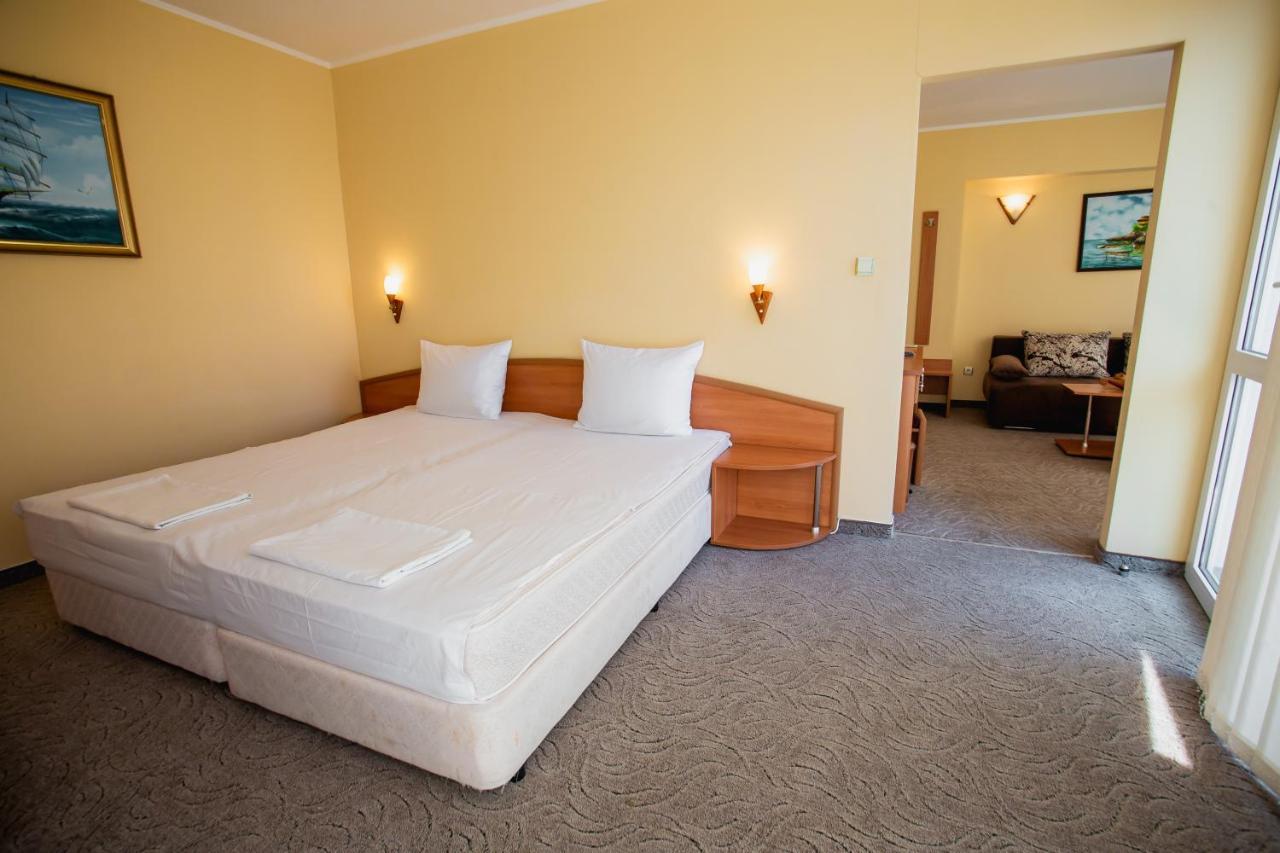Hotel Dolphin Ravda Bagian luar foto